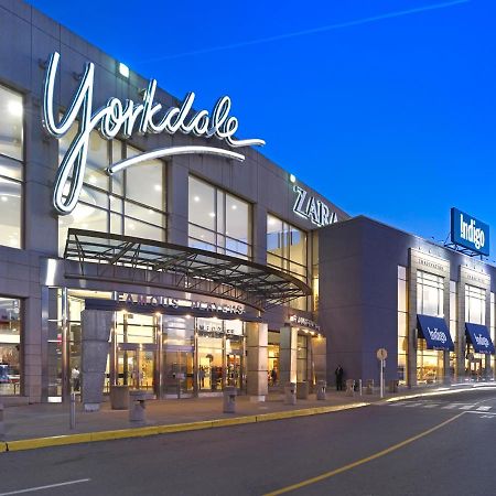 トロントBeautiful Townhouse Near Yorkdale Mall, Wilson Subwayアパートメント エクステリア 写真