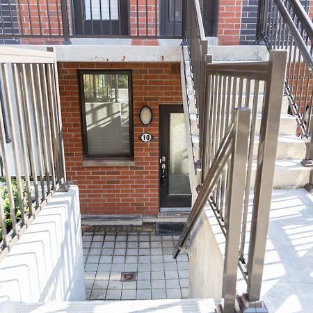 トロントBeautiful Townhouse Near Yorkdale Mall, Wilson Subwayアパートメント エクステリア 写真