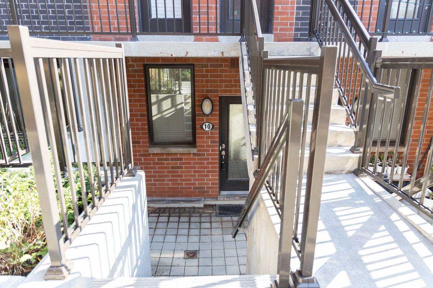 トロントBeautiful Townhouse Near Yorkdale Mall, Wilson Subwayアパートメント エクステリア 写真
