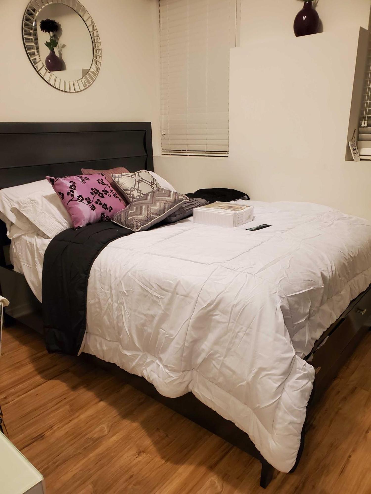 トロントBeautiful Townhouse Near Yorkdale Mall, Wilson Subwayアパートメント エクステリア 写真
