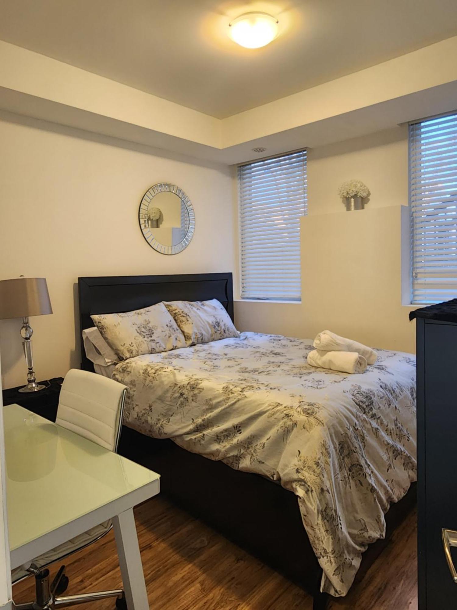 トロントBeautiful Townhouse Near Yorkdale Mall, Wilson Subwayアパートメント エクステリア 写真