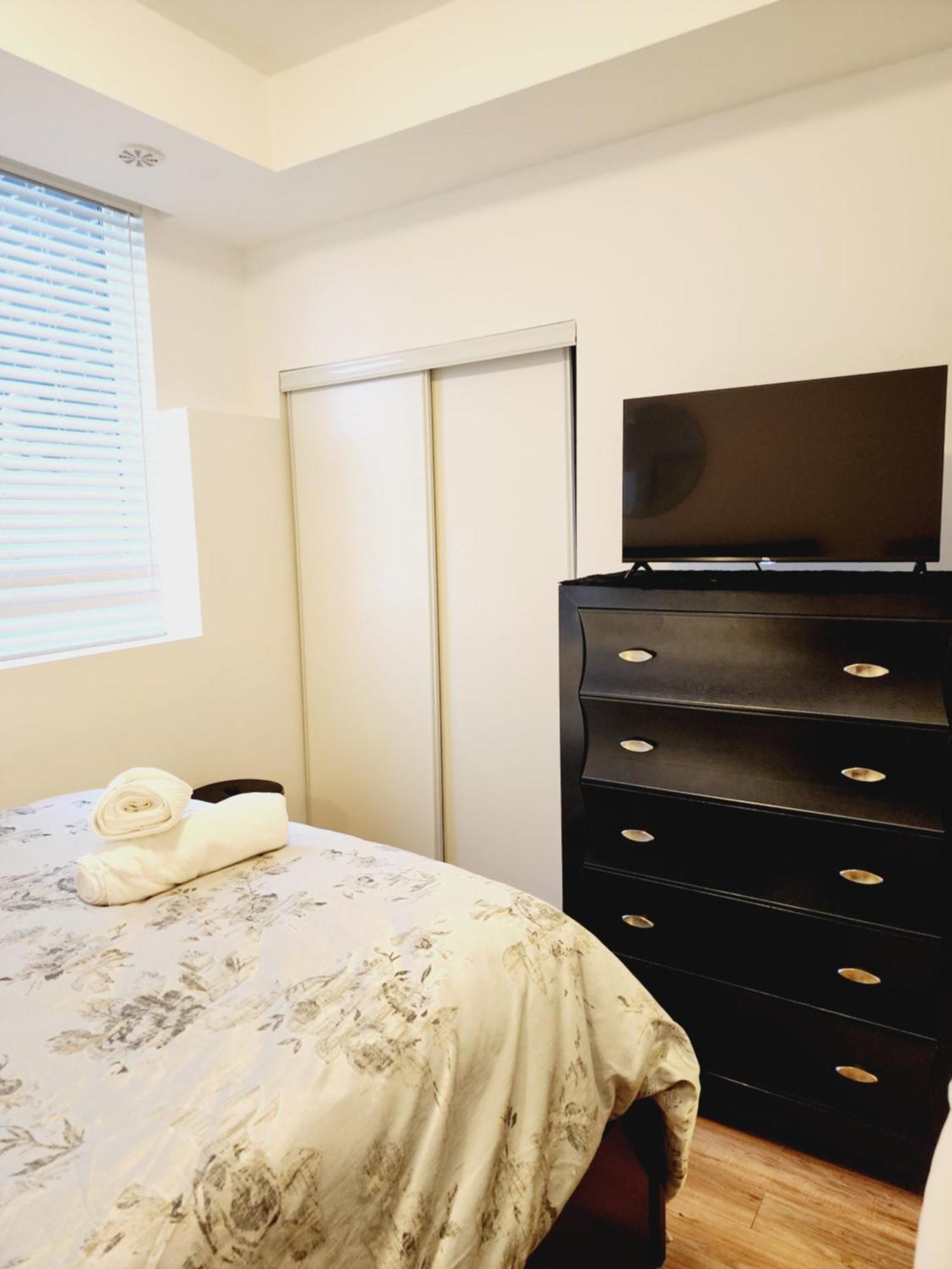 トロントBeautiful Townhouse Near Yorkdale Mall, Wilson Subwayアパートメント エクステリア 写真