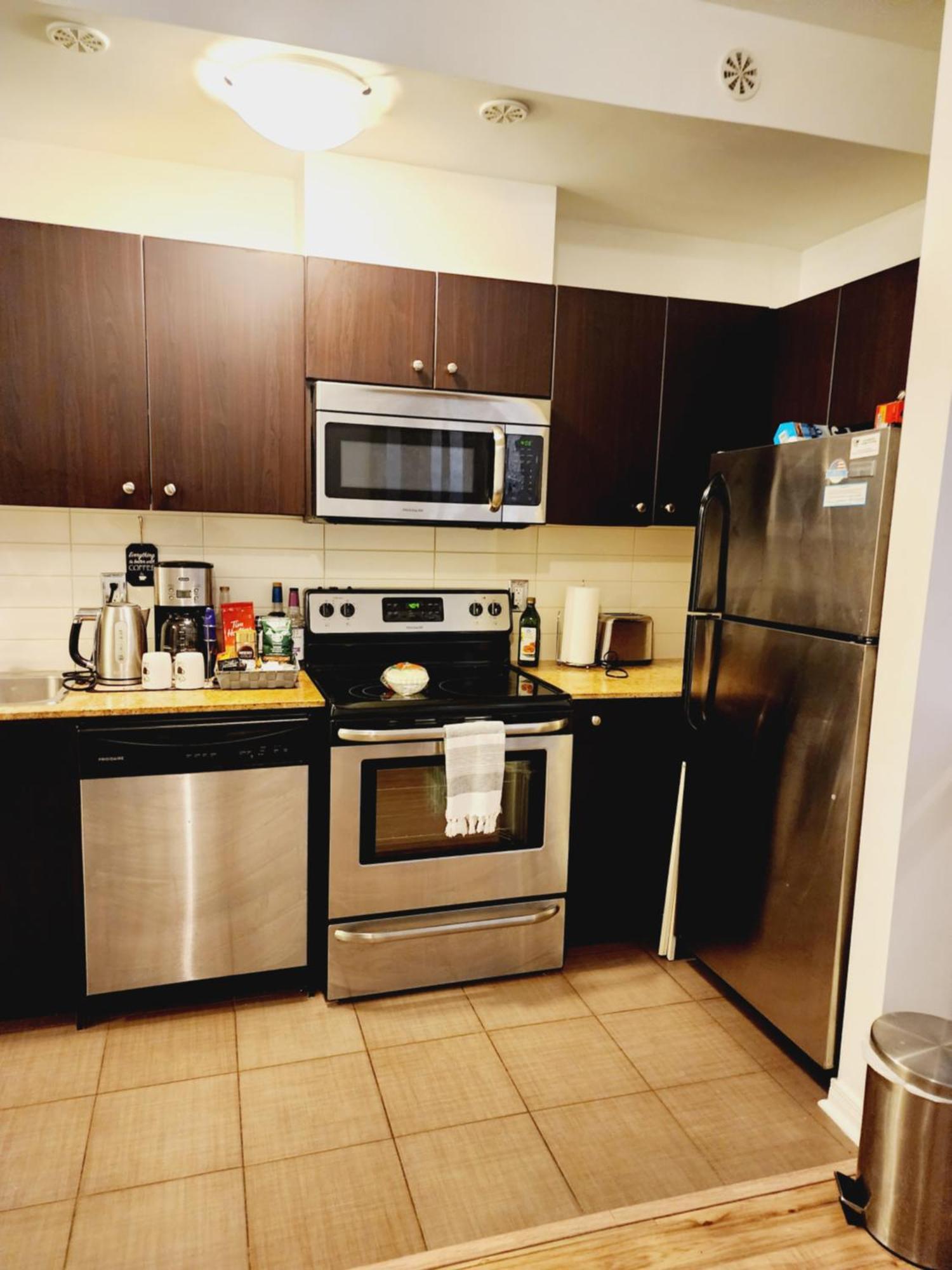 トロントBeautiful Townhouse Near Yorkdale Mall, Wilson Subwayアパートメント エクステリア 写真